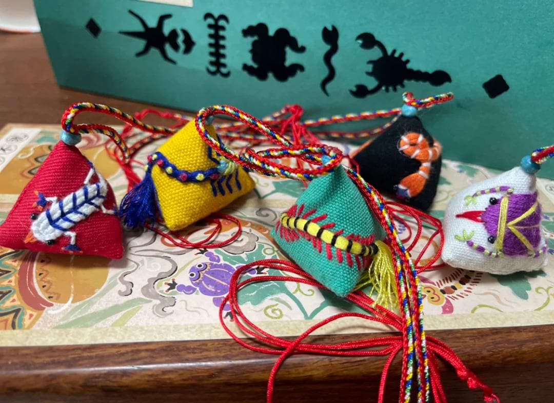 匂い袋 刺繍 手作り平和のお守り 虫除 よもぎ 素敵な 小香包 5個セット