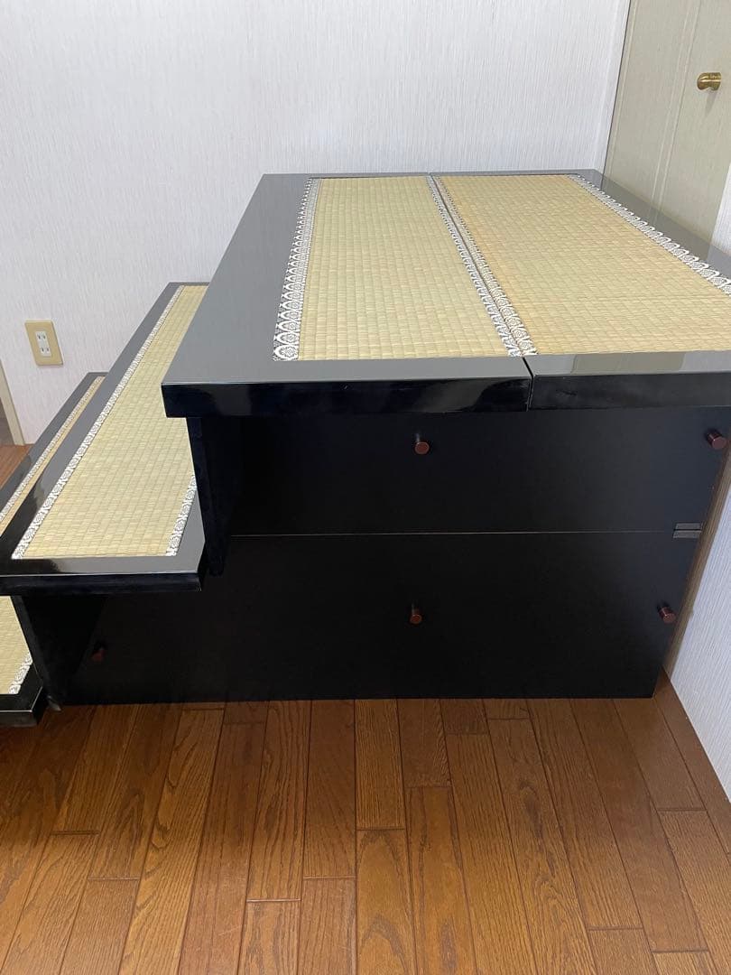 和風 3段 飾り棚 畳敷き 黒色 漆塗り風 骨董品 民芸家具　五月人形