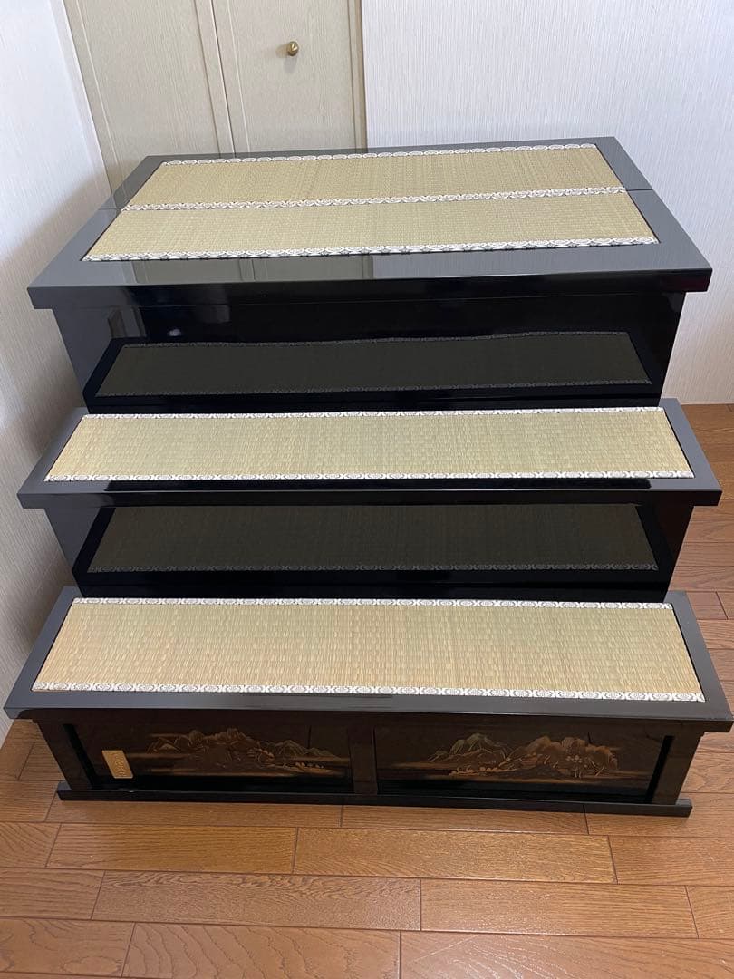 和風 3段 飾り棚 畳敷き 黒色 漆塗り風 骨董品 民芸家具　五月人形