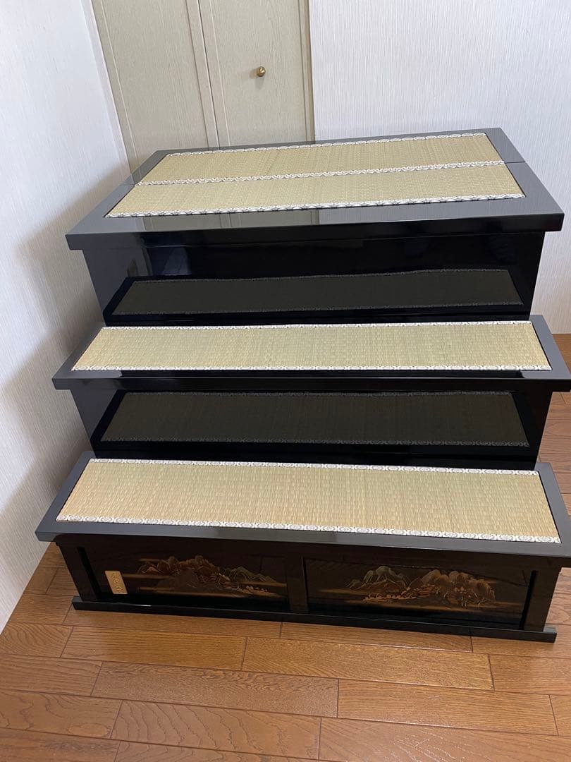 和風 3段 飾り棚 畳敷き 黒色 漆塗り風 骨董品 民芸家具　五月人形