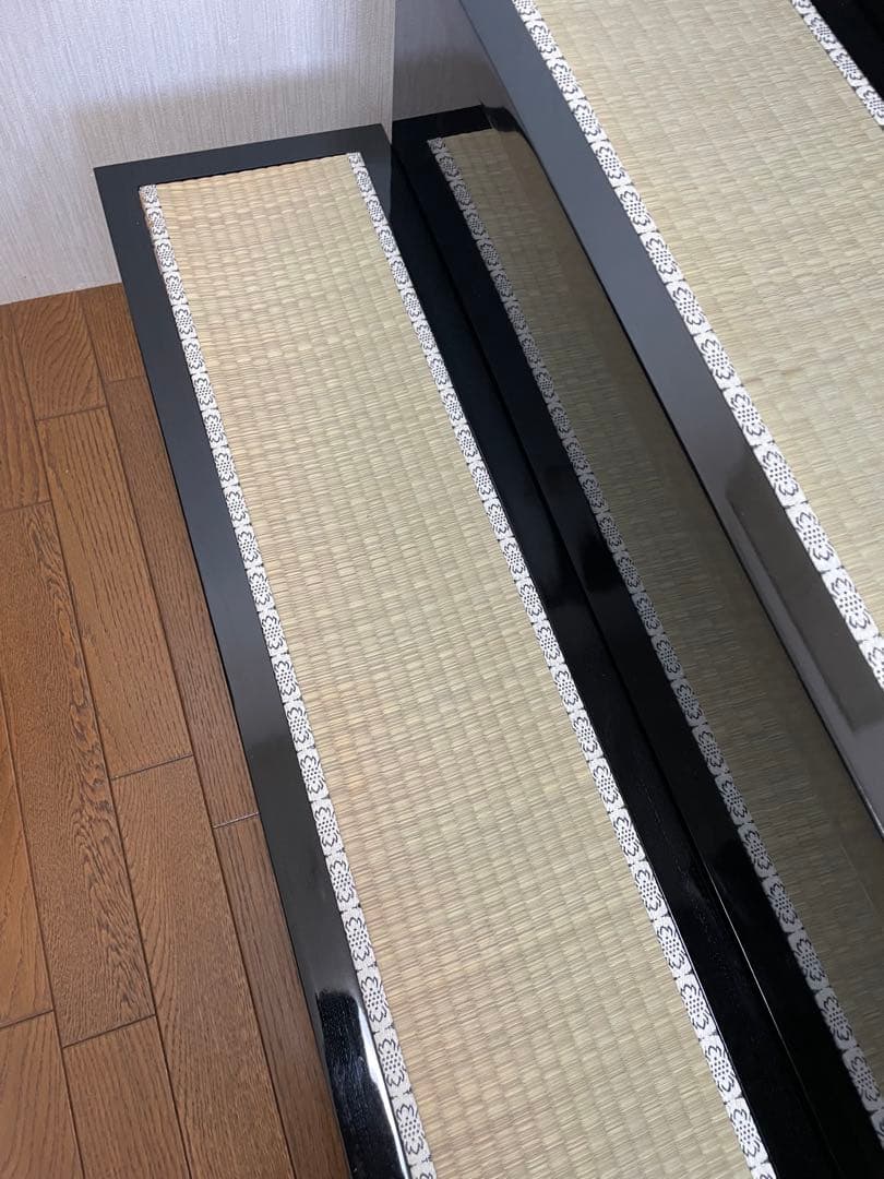 和風 3段 飾り棚 畳敷き 黒色 漆塗り風 骨董品 民芸家具　五月人形