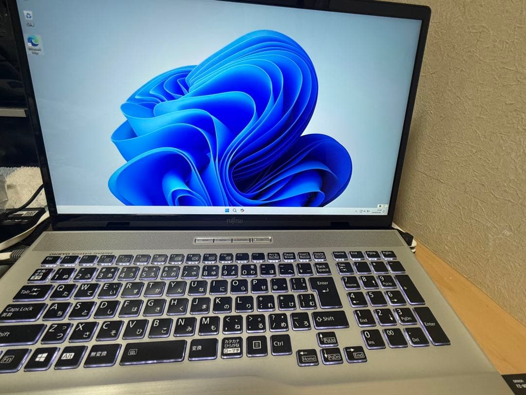 Q*n様 富士通 LIFEBOOK UH93/D2ノートPC