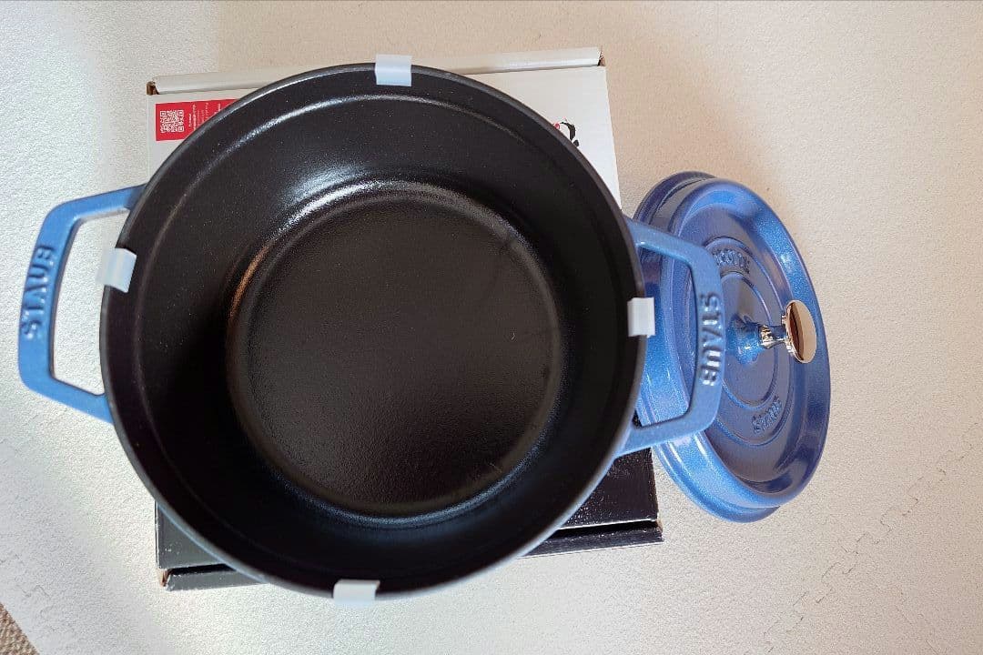 【STAUB】ストウブ 22cm ルミナスブルー【底面気泡有り】