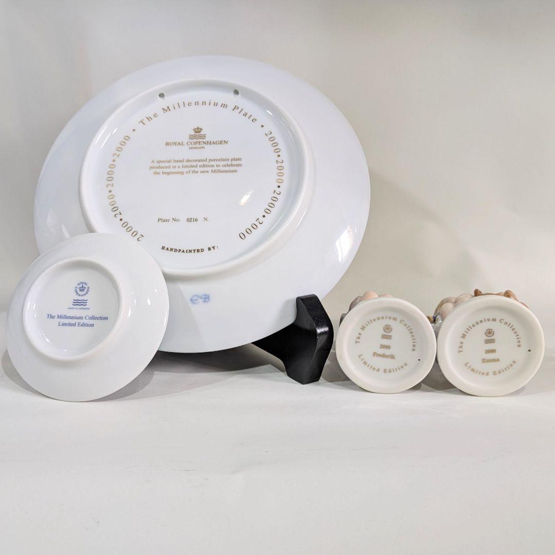 R コペンハーゲン　ミレニアム2000年プレート、フィギュリン2体、プラケット