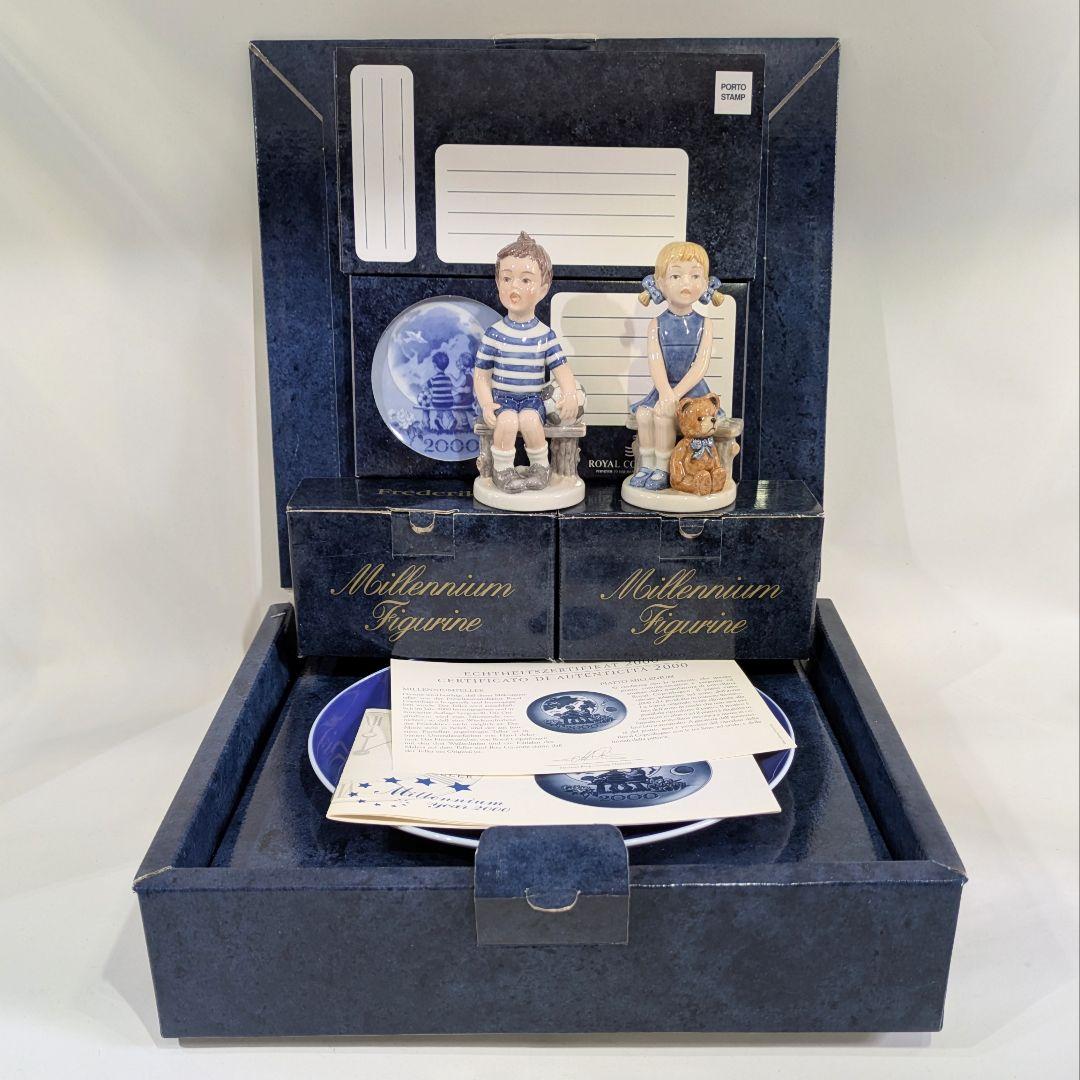 R コペンハーゲン　ミレニアム2000年プレート、フィギュリン2体、プラケット