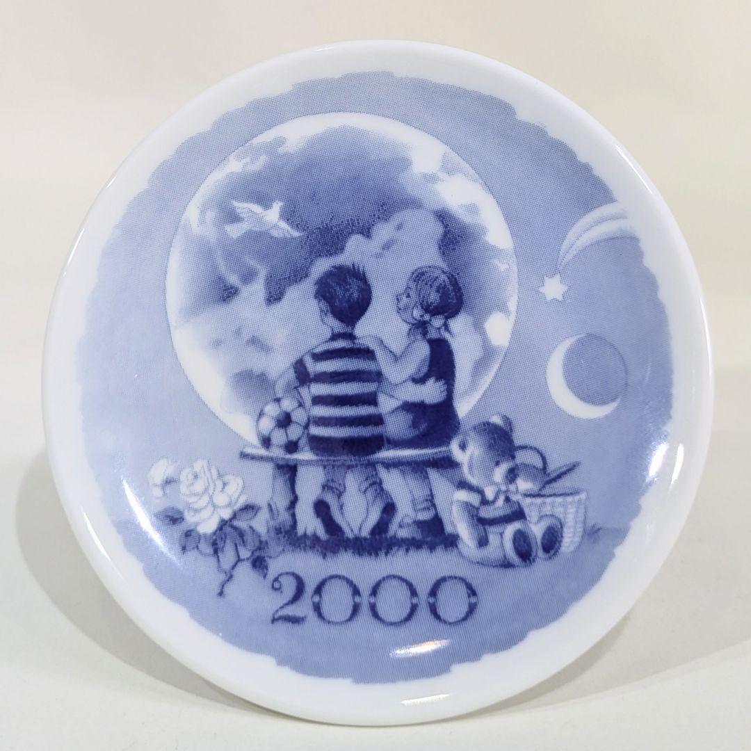 R コペンハーゲン　ミレニアム2000年プレート、フィギュリン2体、プラケット