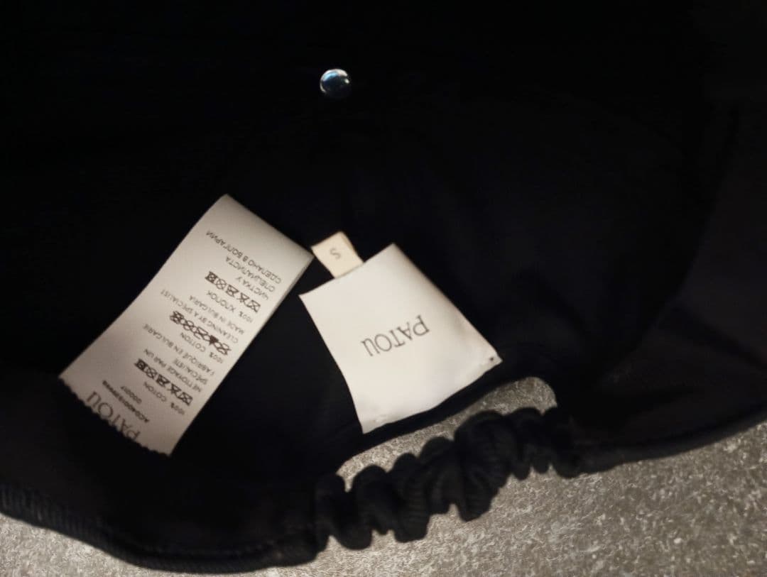 PATOU ブラック キャップ