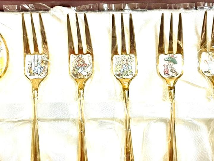 ピーターラビット 皿中七宝　金仕上げ　カトラリーセット