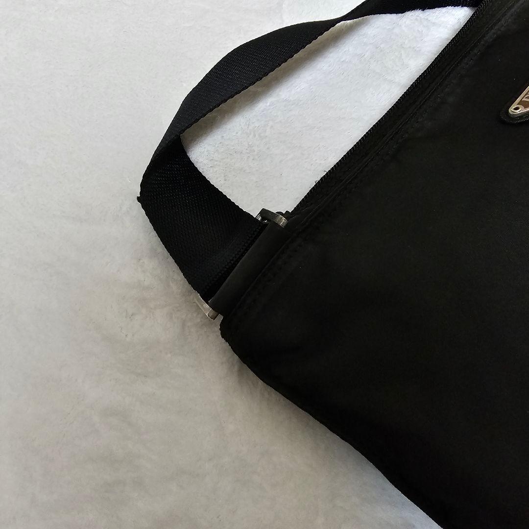 ✨良品✨プラダ　ショルダーバッグ　斜め掛け　肩掛け　三角ロゴ　ナイロン　ブラック