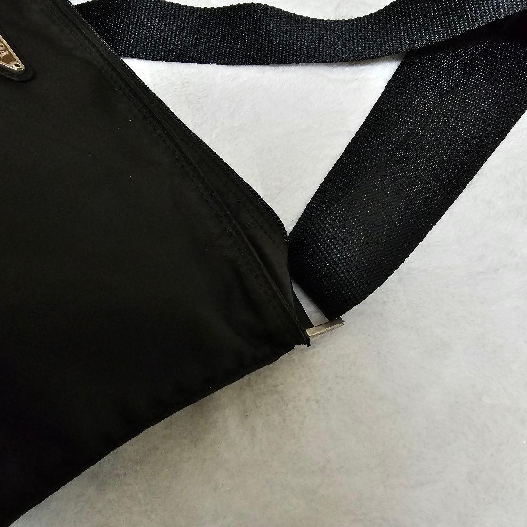 ✨良品✨プラダ　ショルダーバッグ　斜め掛け　肩掛け　三角ロゴ　ナイロン　ブラック