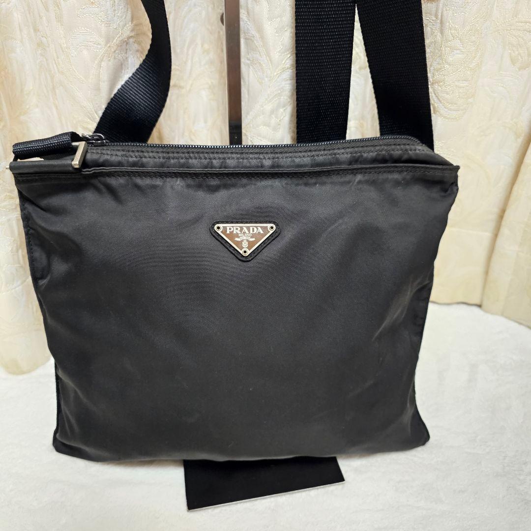 ✨良品✨プラダ　ショルダーバッグ　斜め掛け　肩掛け　三角ロゴ　ナイロン　ブラック