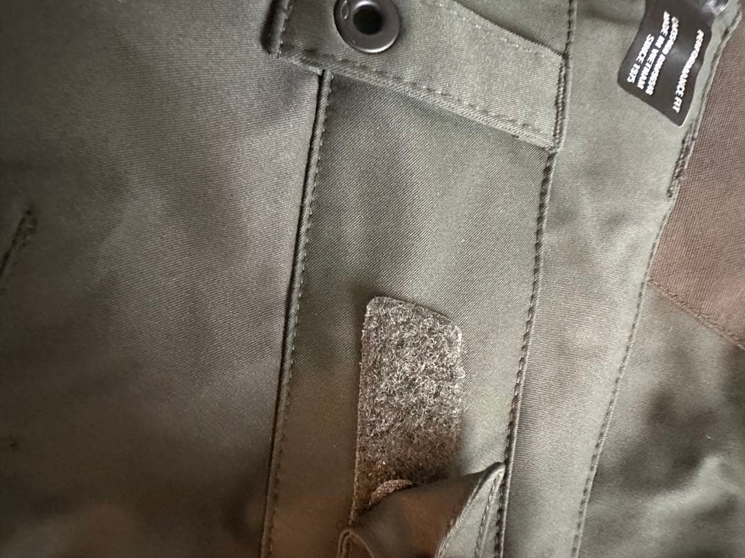 美品 OAKLEY スノーボードパンツ JP-M（US-S）