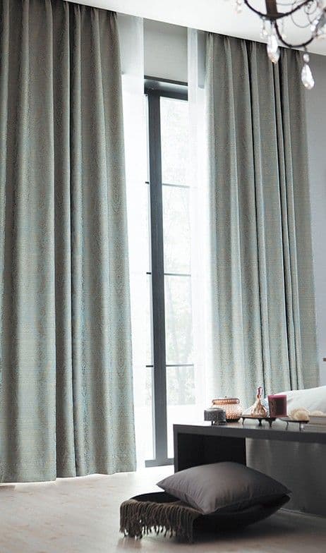 H200cm×W202cm　サンゲツカーテン。