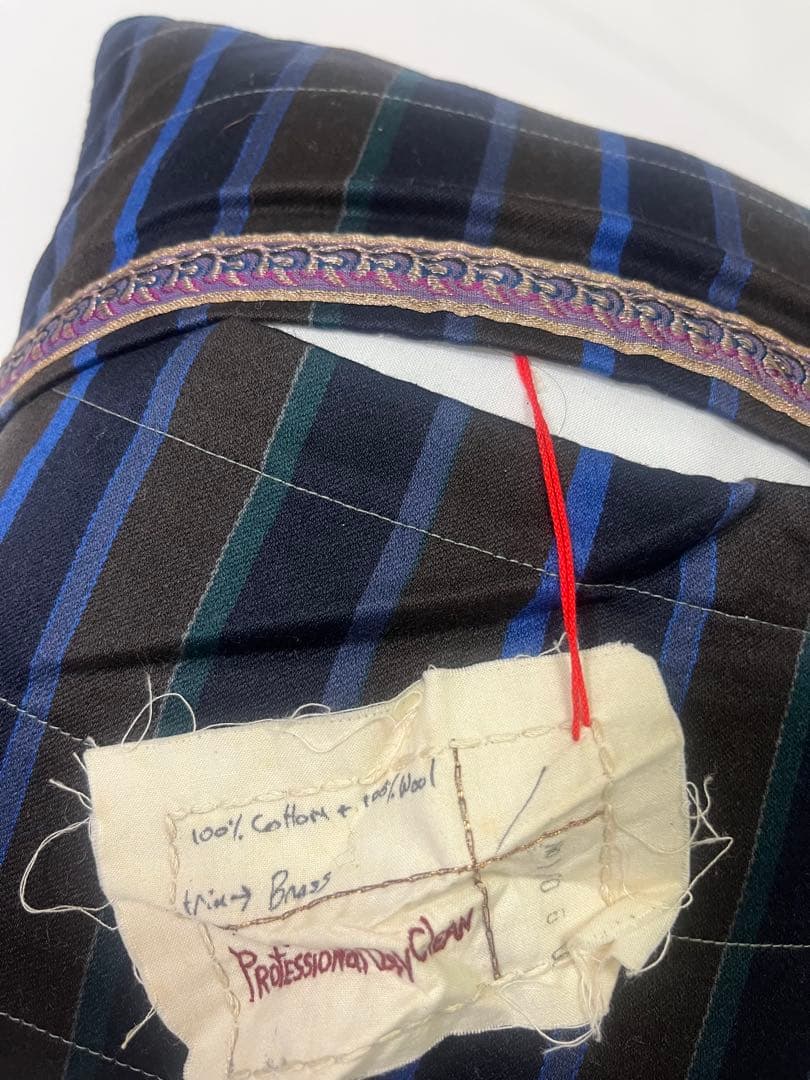 Chatav ectabit ブラッククッションカバー 金色刺繍