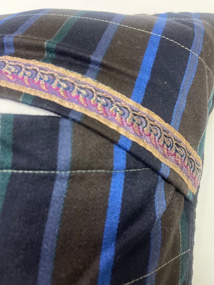 Chatav ectabit ブラッククッションカバー 金色刺繍