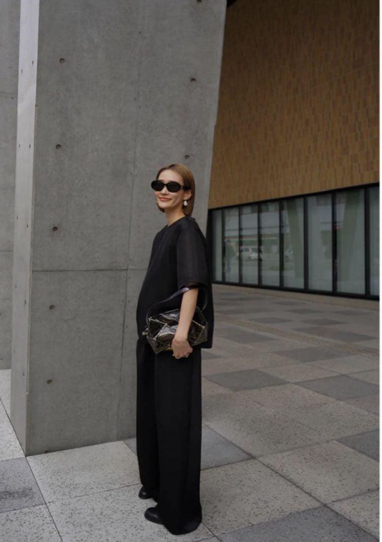 【美品】ELLIE シースループルオーバー BLACK