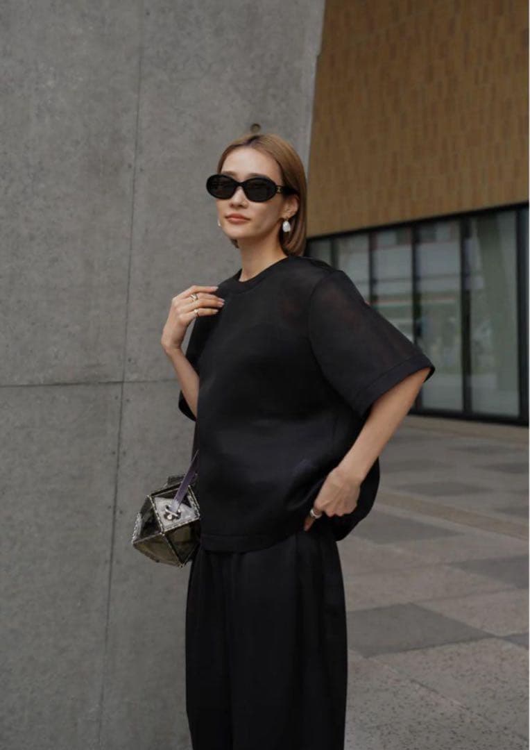 【美品】ELLIE シースループルオーバー BLACK