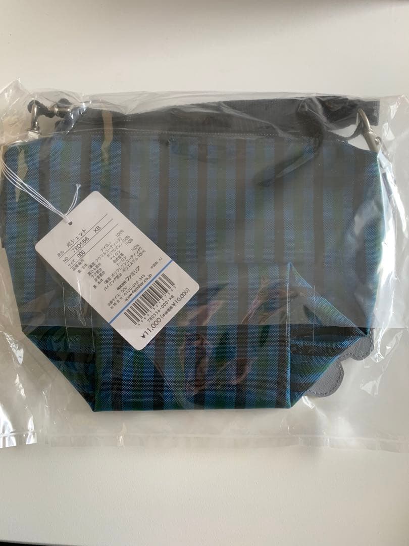 ファミリア familiar 舟形ポシェット