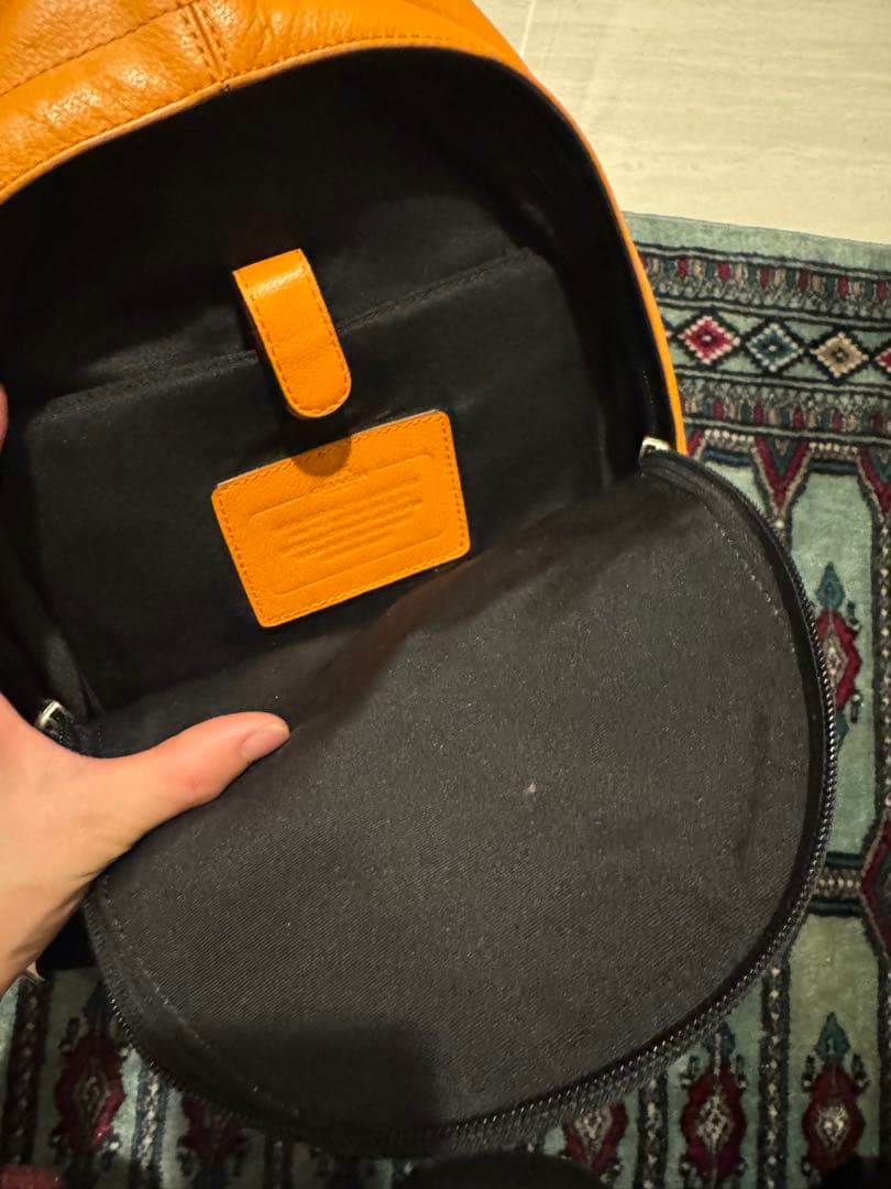 coach オレンジレザー ボディバッグ