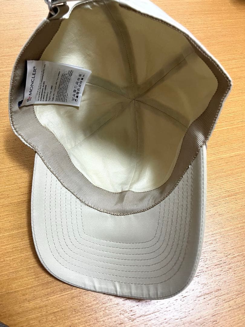 モンクレール　キャップ　ユニセックス　光沢のあるナイロン【ベージュ】