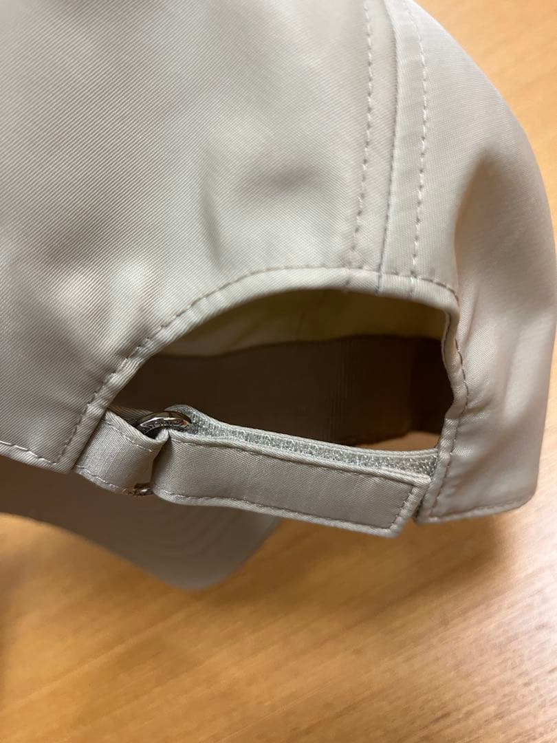 モンクレール　キャップ　ユニセックス　光沢のあるナイロン【ベージュ】