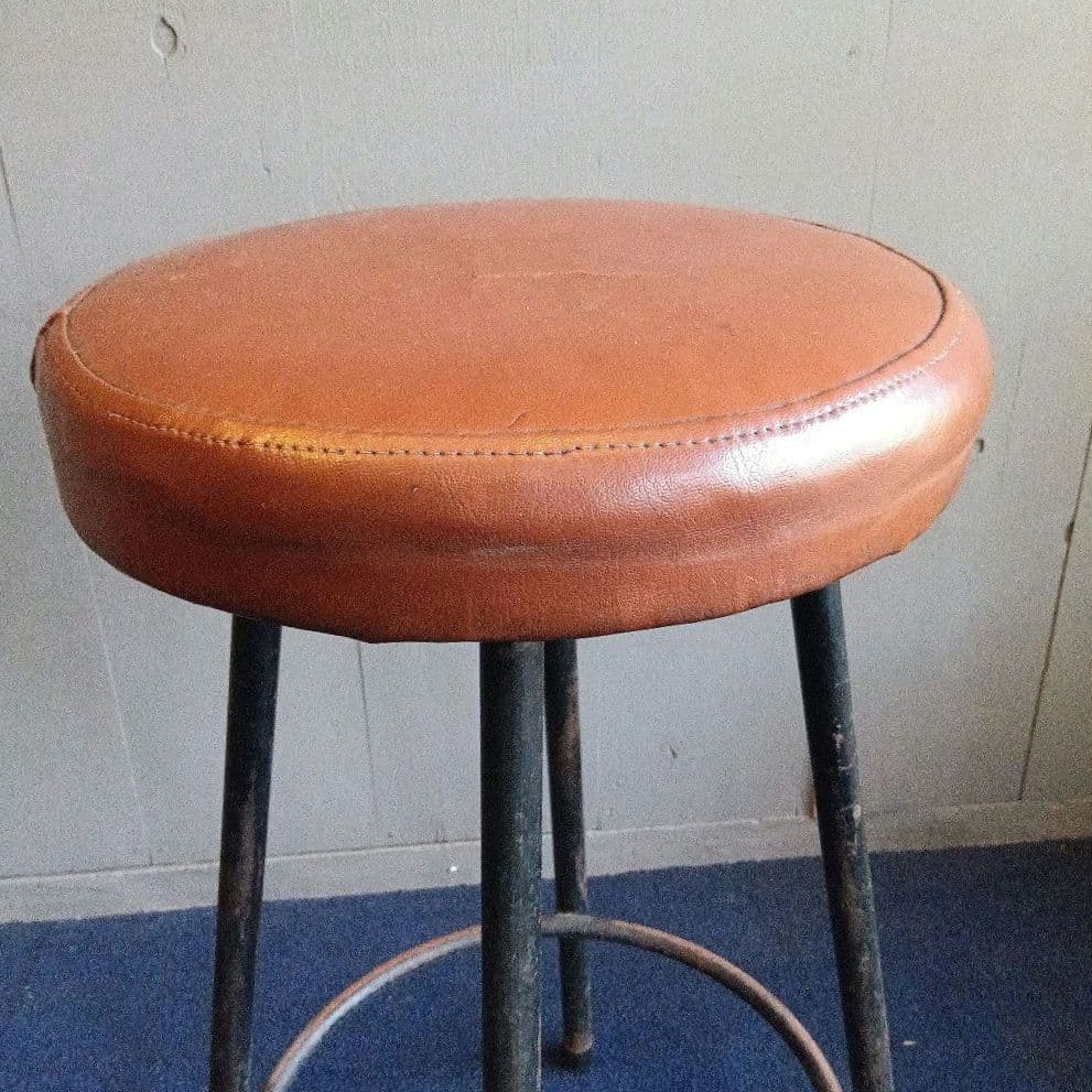 ブラウンレザー調 バースツール　椅子　昭和レトロ　アイアン