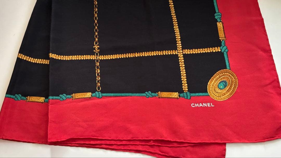CHANEL シルクスカーフチェーンデザイン
