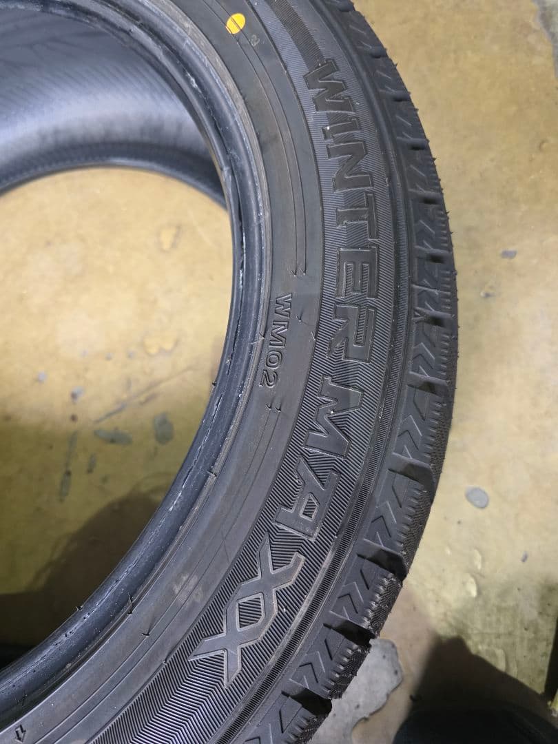 ダンロップ冬タイヤウィンターマックス２３５５０１８バリ山イボつき