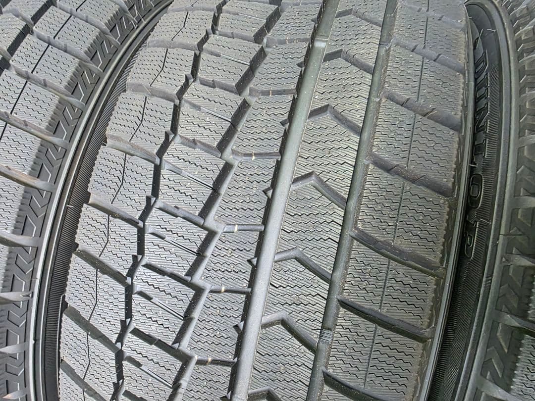 ダンロップ冬タイヤウィンターマックス２３５５０１８バリ山イボつき
