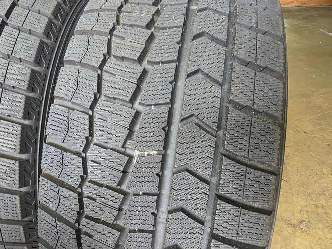 ダンロップ冬タイヤウィンターマックス２３５５０１８バリ山イボつき