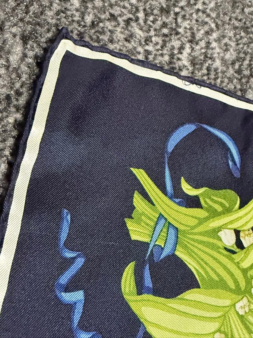 Christian Dior 花柄シルクスカーフ