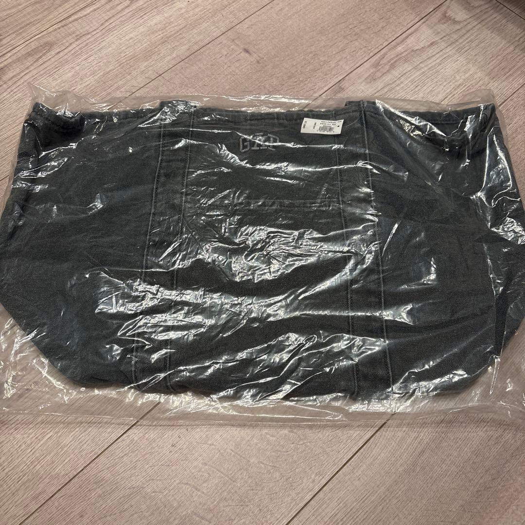GAP ブラック　ロゴトートバッグ
