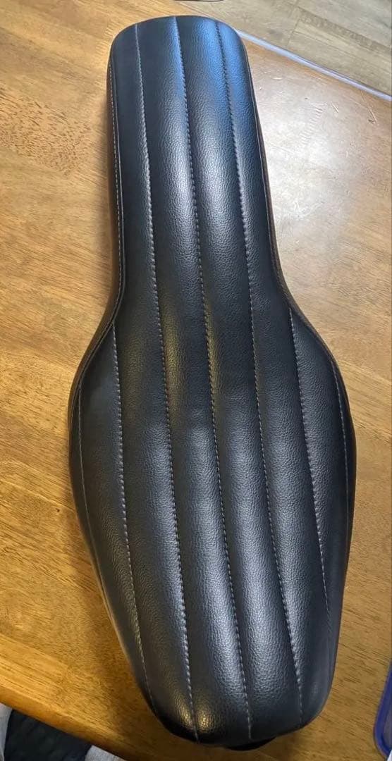 スポーツスター用 黒 XH-02-3007 XL883R 2011年式に使用