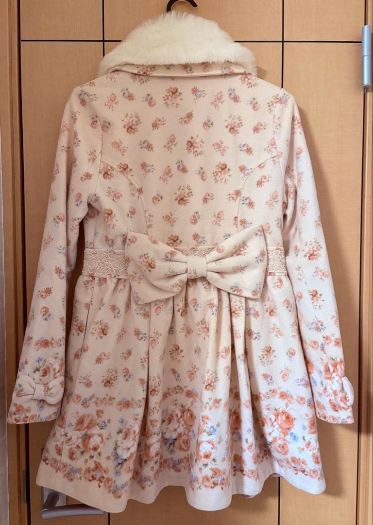 LIZ LISAのファー付き花柄コート