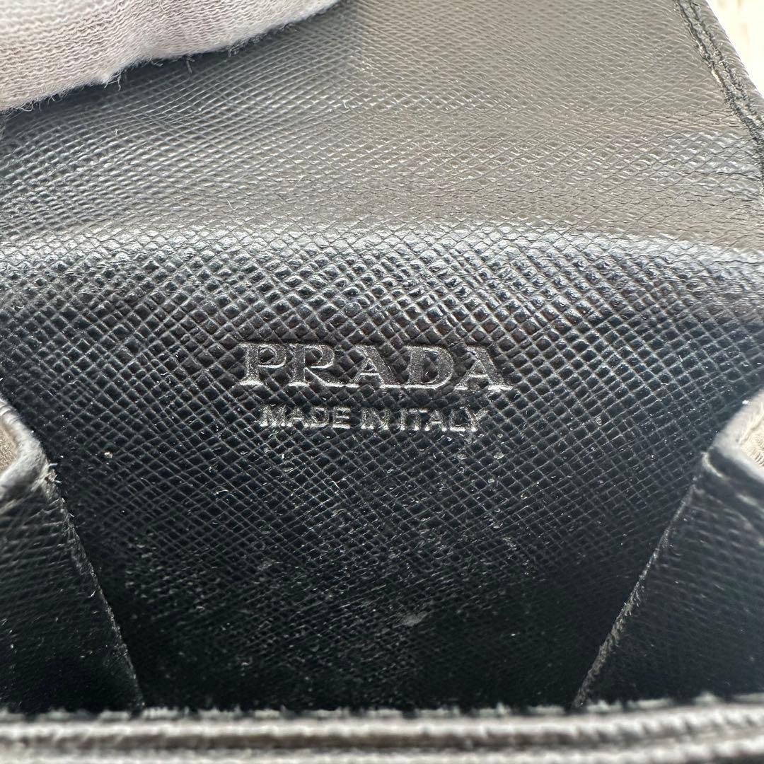 ✨美品✨プラダ　二つ折り財布　三角ロゴ　ケース　サフィアーノレザー　黒