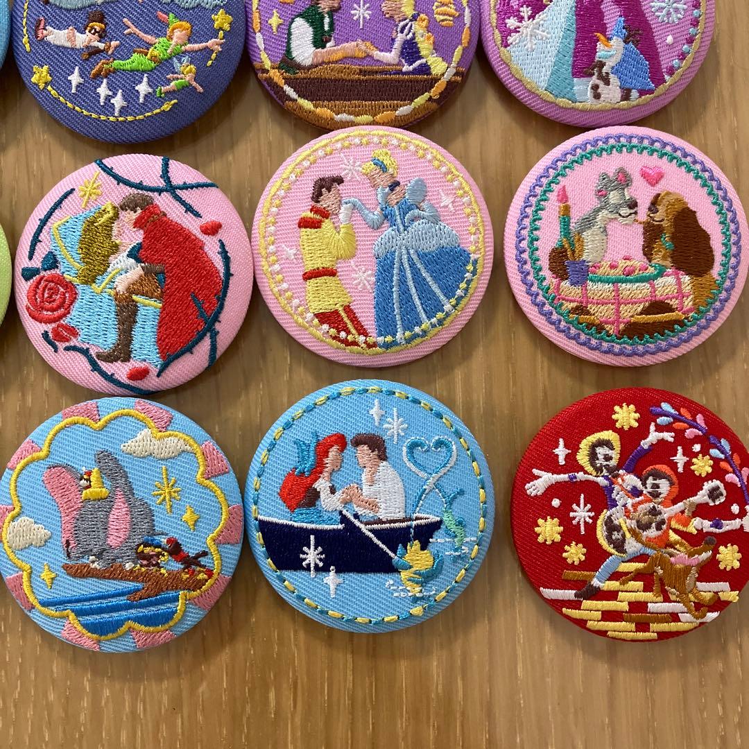 ディズニー　刺繍缶バッジ　23個セット