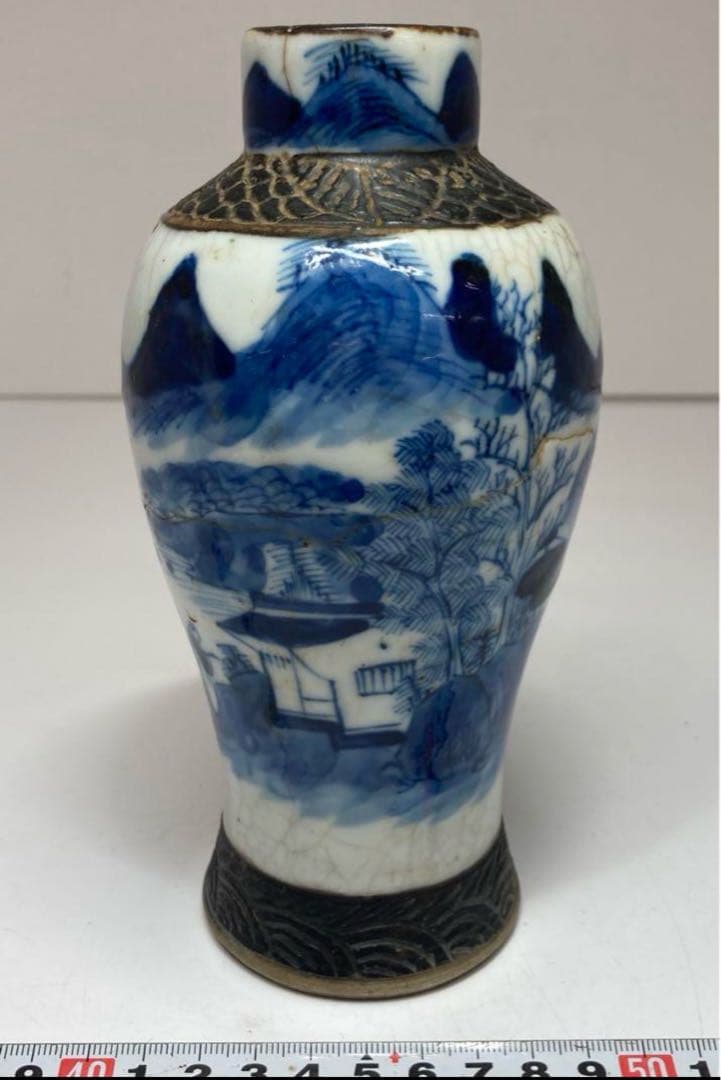 中国清時代 青花　壺高さ18cm 縁にニュー、側面に直しがあります。A111