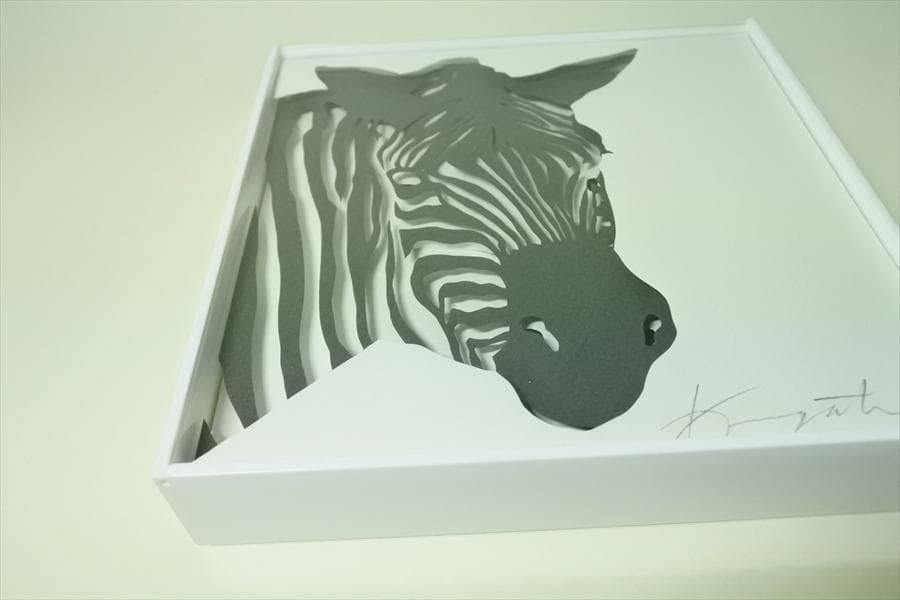 【美品】現代アート　駒形克己　彫紙アート　額付　ゼブラ　シマウマ　サイン有 a