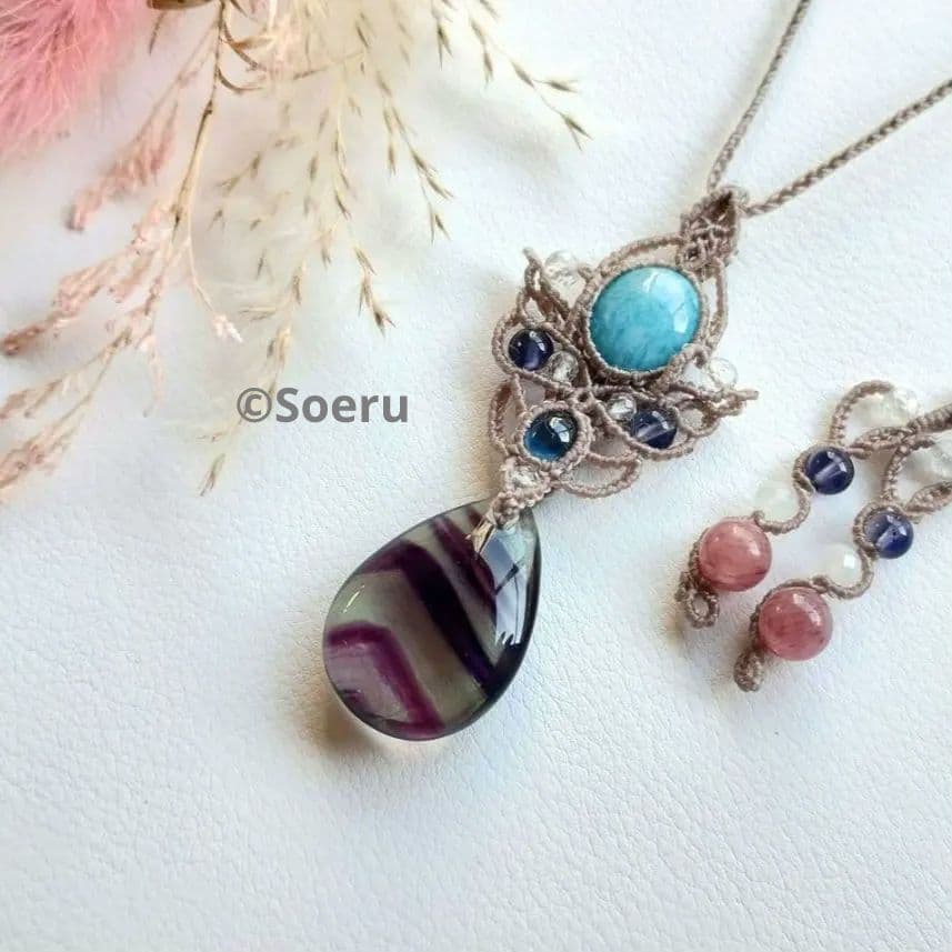 ファントムフローライト＆ラリマーのマクラメ編みネックレス　ペンダント　天然石