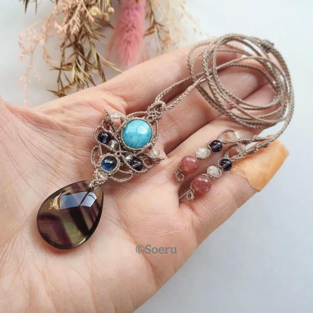 ファントムフローライト＆ラリマーのマクラメ編みネックレス　ペンダント　天然石