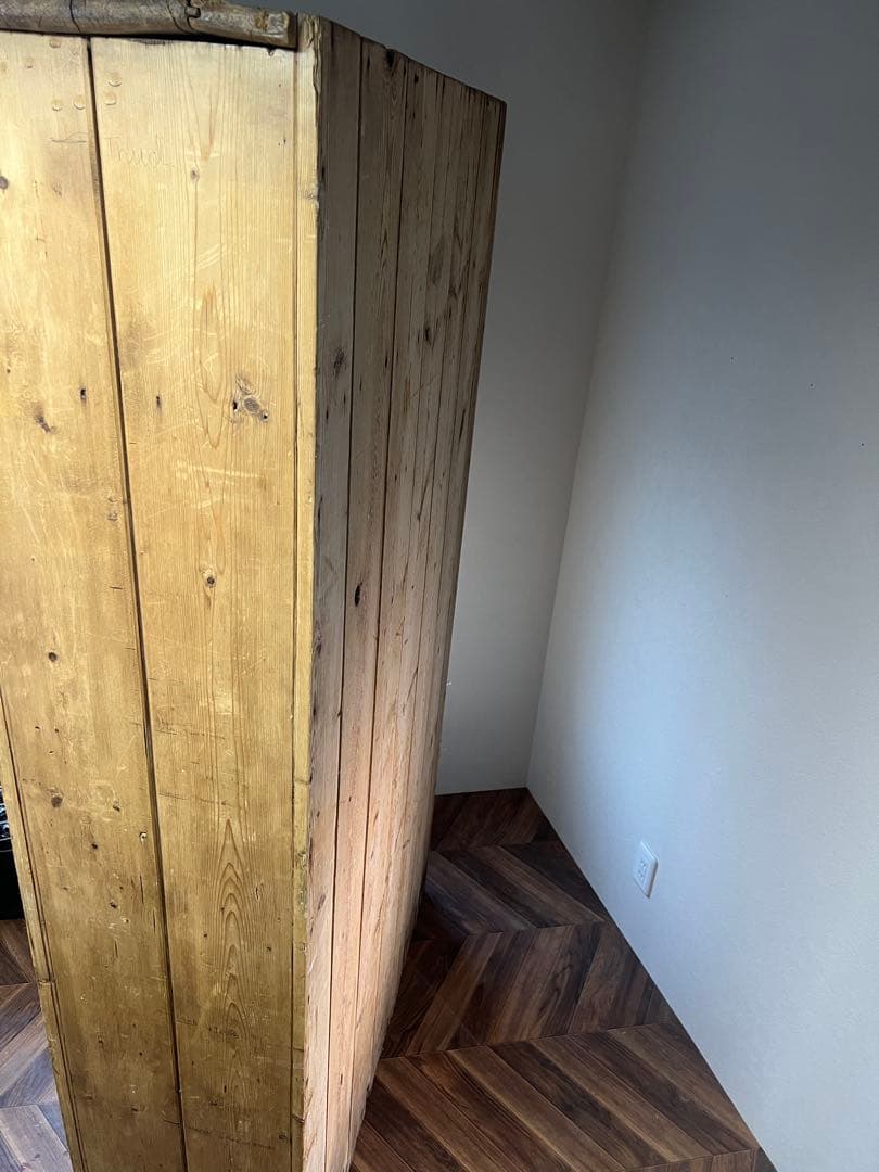 最終ギリギリ値下げ ベルギー製？ 高級感 ヴィンテージの木製収納キャビネット