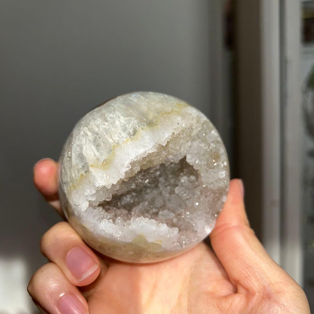 笑口 bigサイズ スフィア 瑪瑙 結晶 虹あり 67.6ミリ 364g