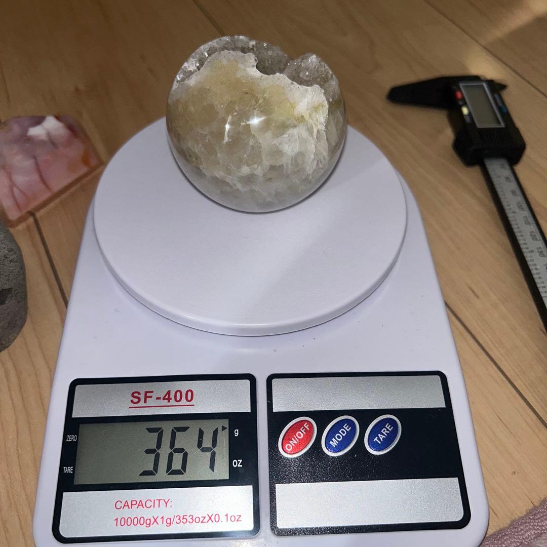 笑口 bigサイズ スフィア 瑪瑙 結晶 虹あり 67.6ミリ 364g