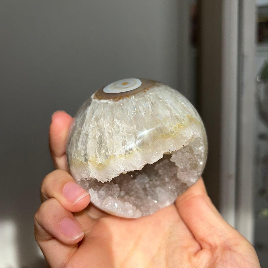 笑口 bigサイズ スフィア 瑪瑙 結晶 虹あり 67.6ミリ 364g