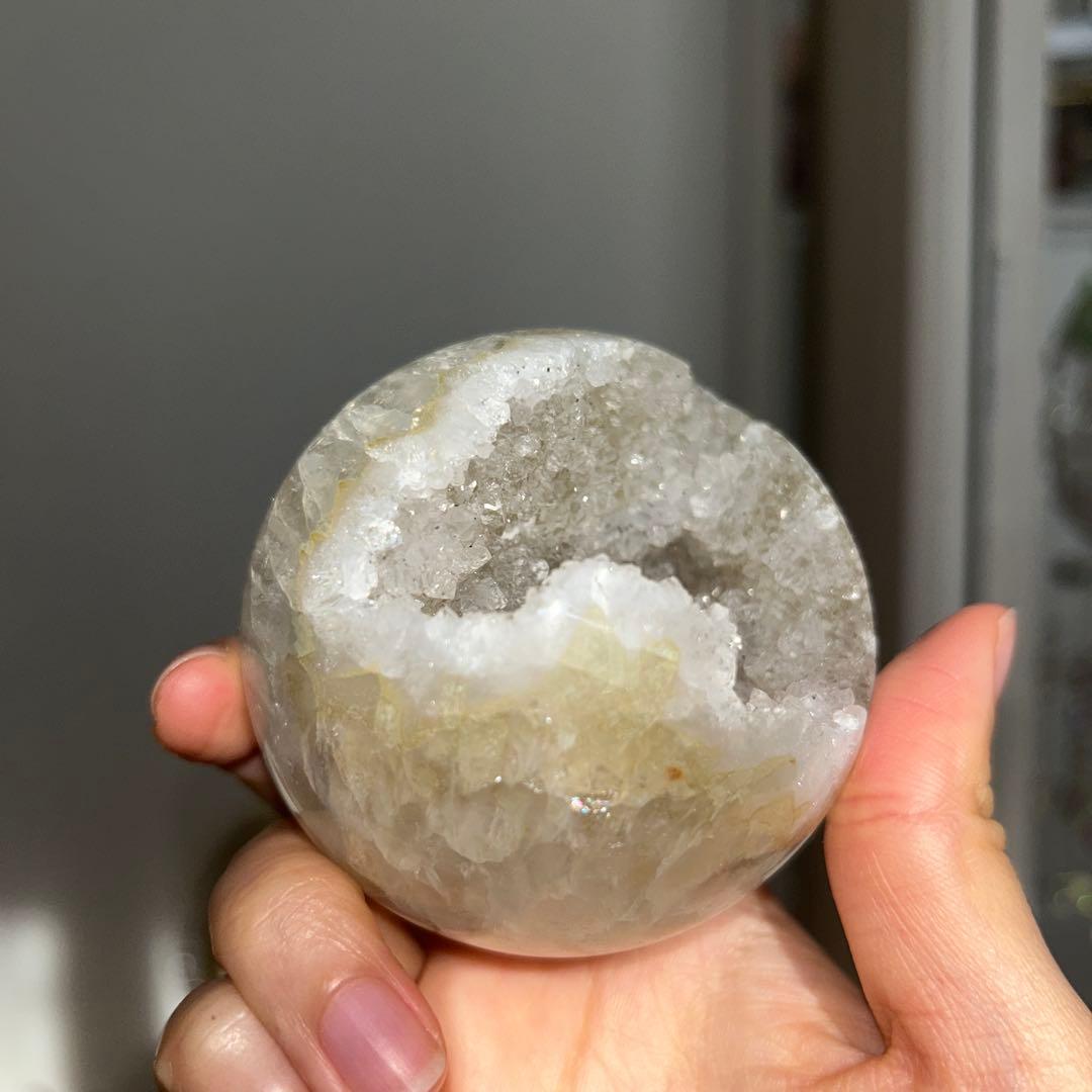 笑口 bigサイズ スフィア 瑪瑙 結晶 虹あり 67.6ミリ 364g