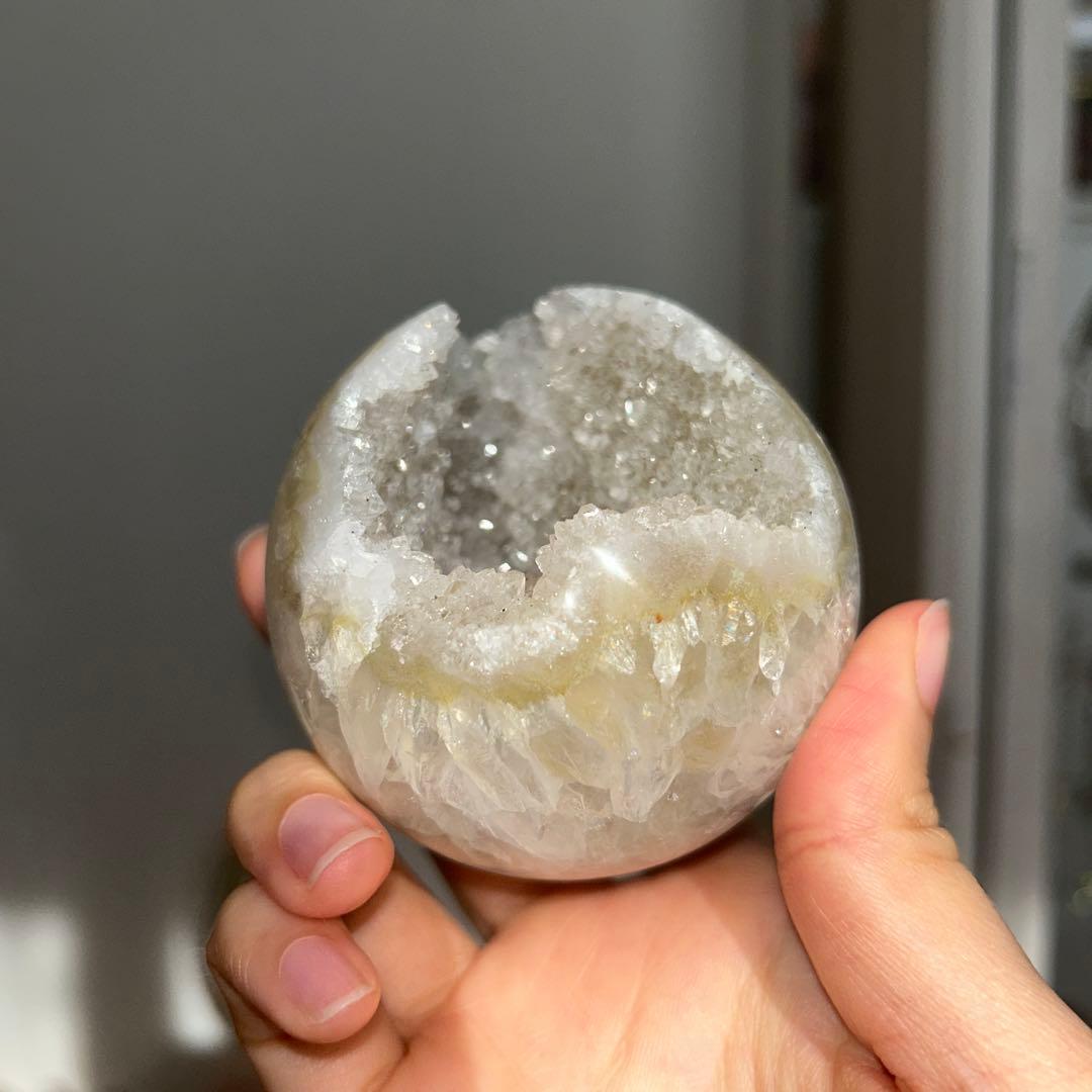 笑口 bigサイズ スフィア 瑪瑙 結晶 虹あり 67.6ミリ 364g