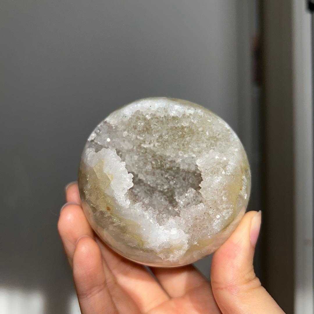 笑口 bigサイズ スフィア 瑪瑙 結晶 虹あり 67.6ミリ 364g