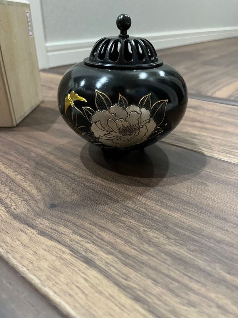 高岡銅器の香炉・香立　平丸　牡丹香炉