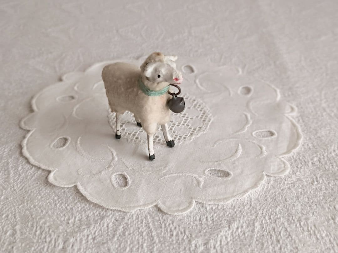 * antique sheep ✵ * 水色リボンと鈴をつけた小さな 羊さん