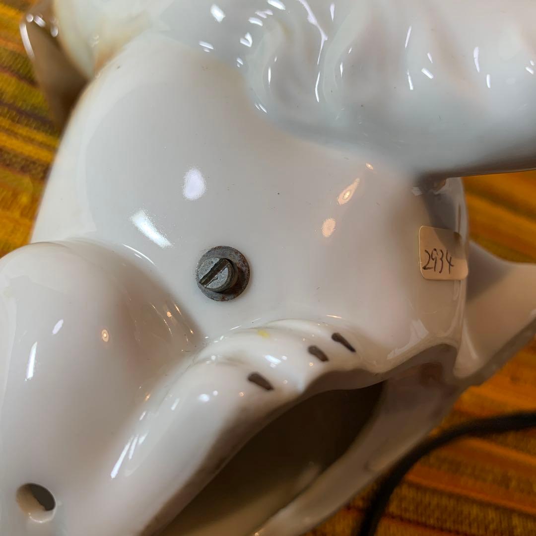 ドイツ製　ビンテージ雑貨　陶器の電気アロマ装置。可愛いわんちゃんが光って匂う！